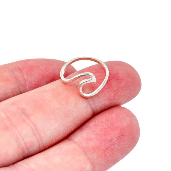 Vintage Sterling Silver 925 Stackable Wave Ring Size 4 - Picture 1 of 9